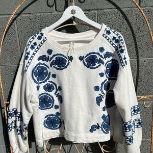 Anthropologie cream colored sweatshirt, size small with navy blue appliqué